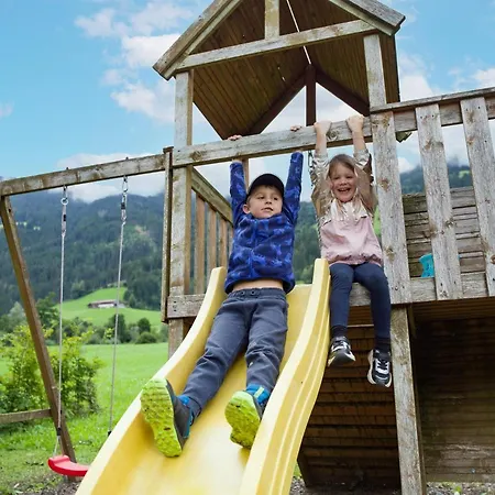 Huaterhof Apartament *