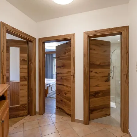 Huaterhof Apartament *