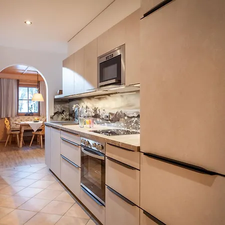 Huaterhof Apartament *